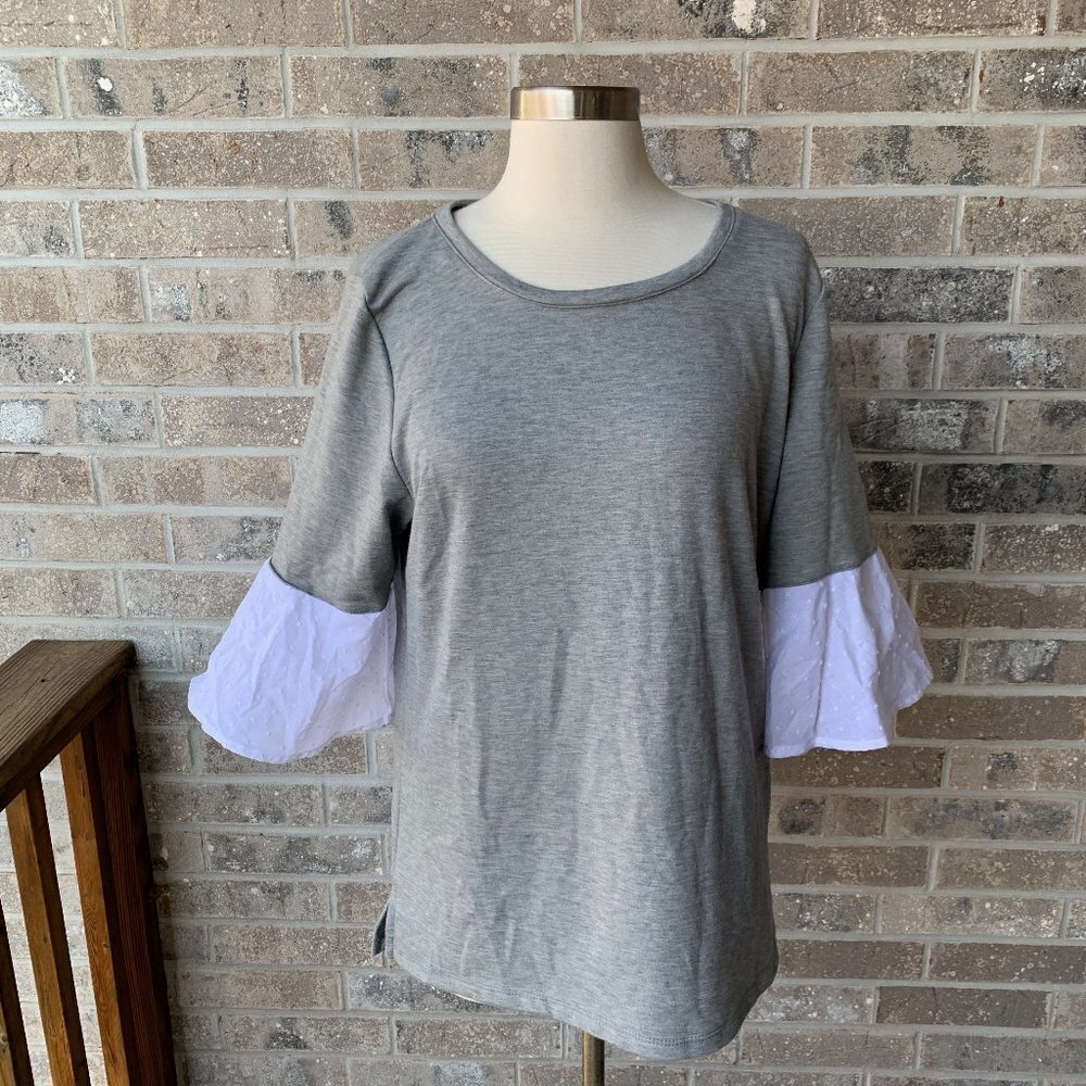 LEO & NICOLE Grey Top White Sleeves Swiss Dot L